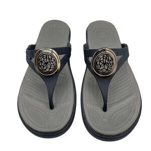 Crocs Sanrah NEW Women 10 Navy Filagree Medallion Wedge Thong Sandals Beachy